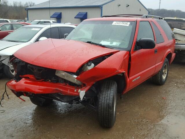 1GNCS18X33K175972 - 2003 CHEVROLET BLAZER RED photo 2