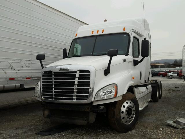 1FUJGLDR8ASAR7170 - 2010 FREIGHTLINER CASCADIA 1 WHITE photo 2