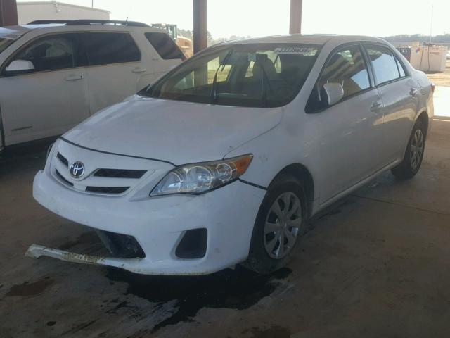 2T1BU4EE2BC653110 - 2011 TOYOTA COROLLA BA WHITE photo 2