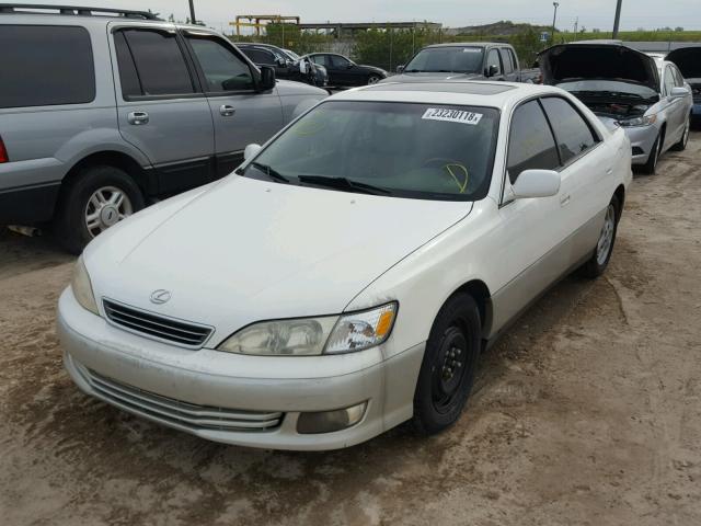 JT8BF28G310307960 - 2001 LEXUS ES 300 WHITE photo 2