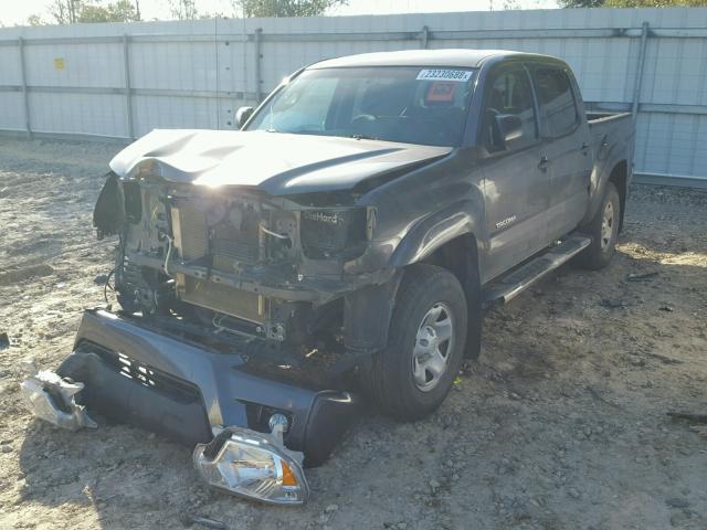 5TFLU4EN0DX083665 - 2013 TOYOTA TACOMA DOU CHARCOAL photo 2