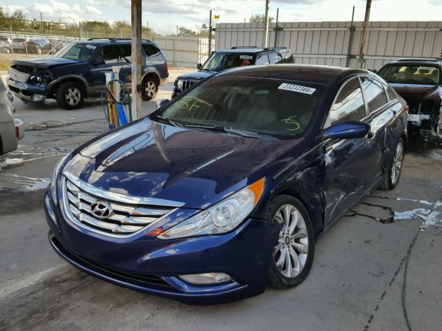 5NPEC4AC2CH417690 - 2012 HYUNDAI SONATA SE BLUE photo 2