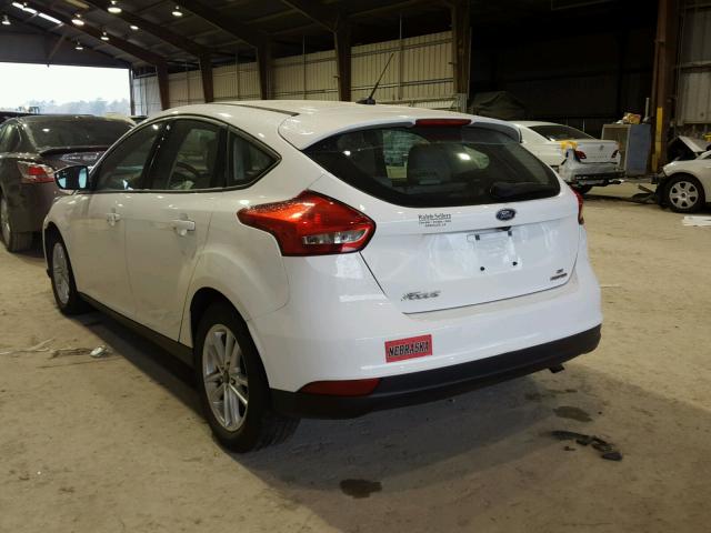 1FADP3K24FL262615 - 2015 FORD FOCUS SE WHITE photo 3