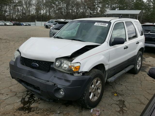 1FMYU03126KB37607 - 2006 FORD ESCAPE XLT WHITE photo 2