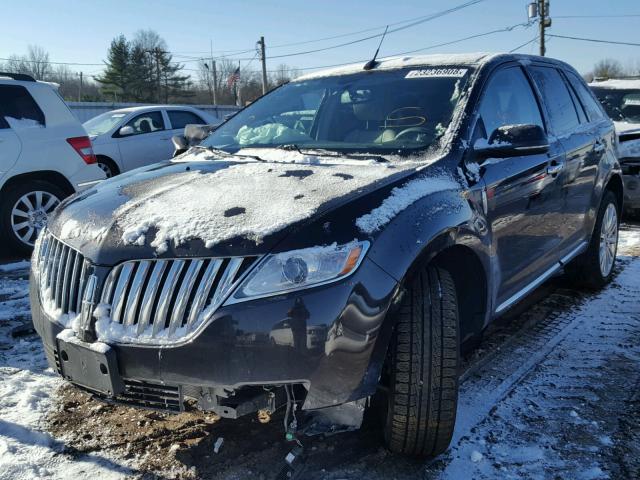 2LMDJ8JK9DBL38966 - 2013 LINCOLN MKX BROWN photo 2