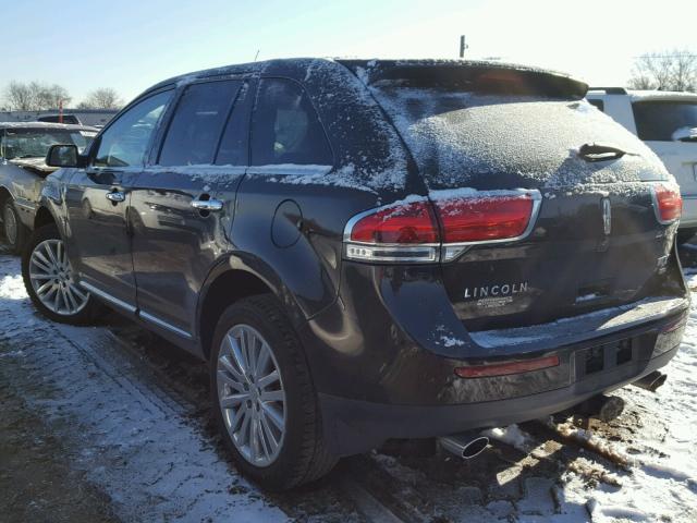 2LMDJ8JK9DBL38966 - 2013 LINCOLN MKX BROWN photo 3