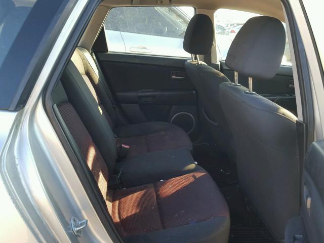 JM1BK143861470986 - 2006 MAZDA 3 HATCHBAC SILVER photo 6