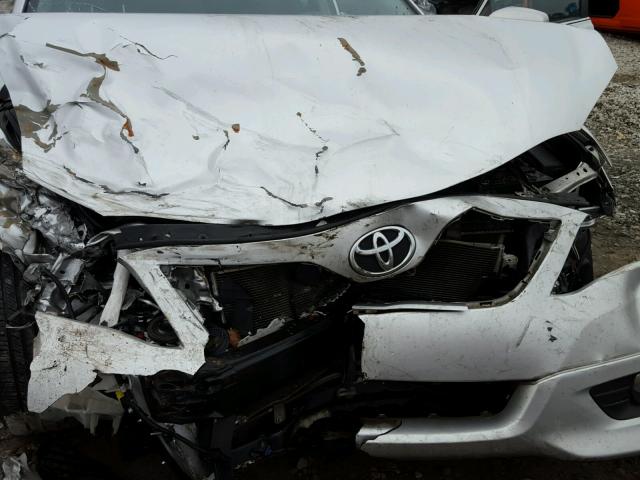 4T1BF3EK1AU522144 - 2010 TOYOTA CAMRY BASE SILVER photo 9