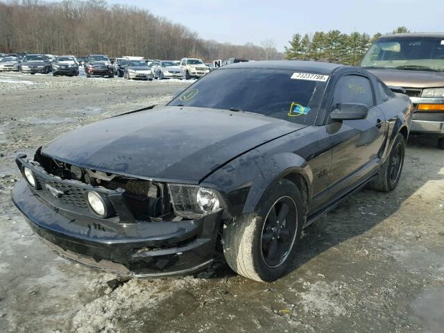 1ZVFT82H855194318 - 2005 FORD MUSTANG GT BLACK photo 2