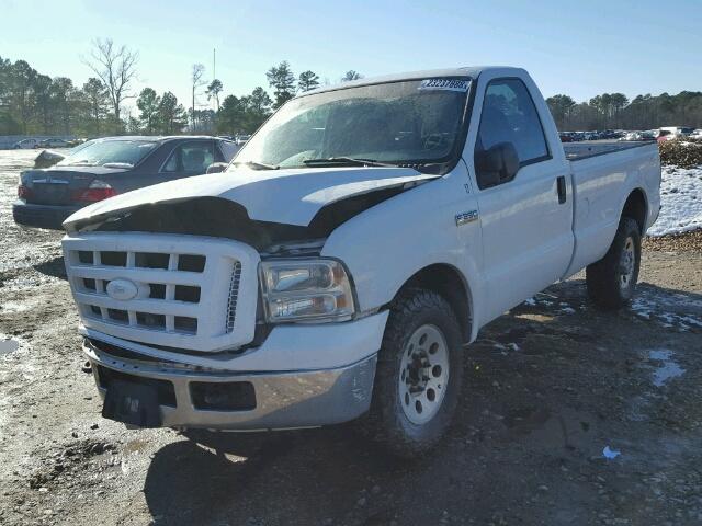 1FTNF20535EB65885 - 2005 FORD F250 SUPER WHITE photo 2