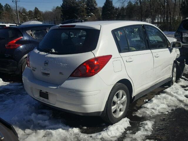 3N1BC13E48L452631 - 2008 NISSAN VERSA S WHITE photo 4