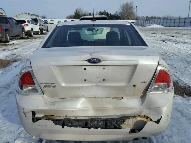 3FAHP07Z29R126219 - 2009 FORD FUSION SE WHITE photo 9