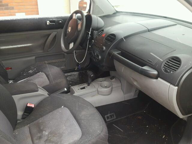 3VWCK31C95M405096 - 2005 VOLKSWAGEN NEW BEETLE 白色 照片 5