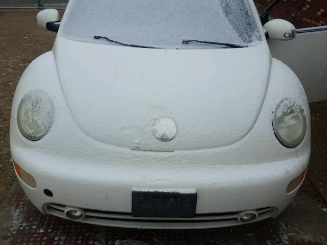 3VWCK31C95M405096 - 2005 VOLKSWAGEN NEW BEETLE 白色 照片 7