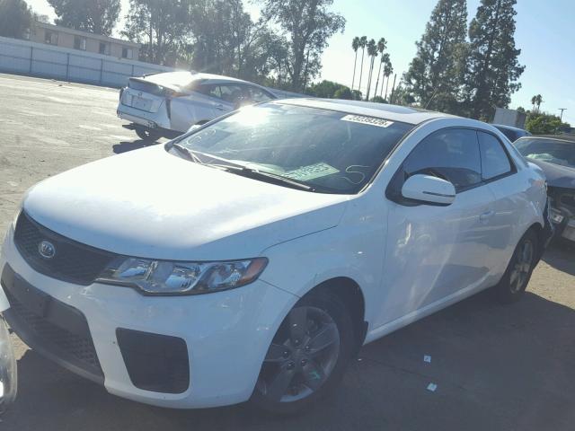 KNAFU6A29C5623686 - 2012 KIA FORTE EX WHITE photo 2