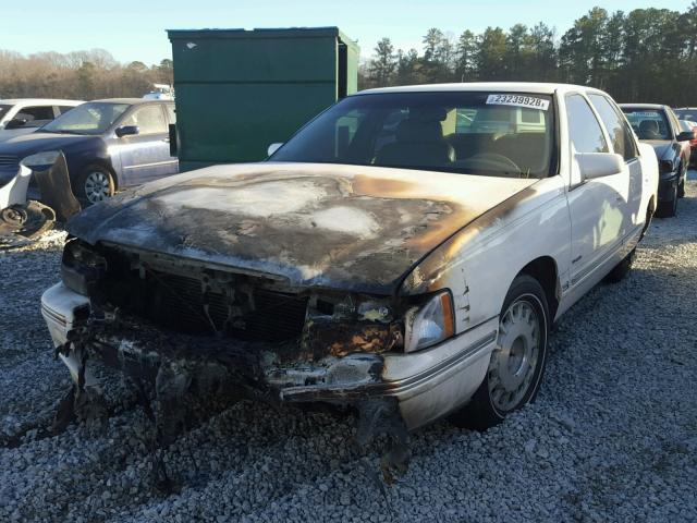 1G6KD54Y4WU773746 - 1998 CADILLAC DEVILLE WHITE photo 2