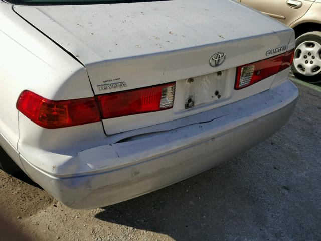 4T1BG22KXYU989360 - 2000 TOYOTA CAMRY CE TWO TONE photo 9