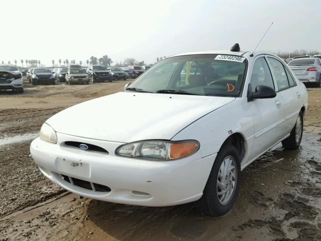 1FAFP13P2WW154922 - 1998 FORD ESCORT SE WHITE photo 2