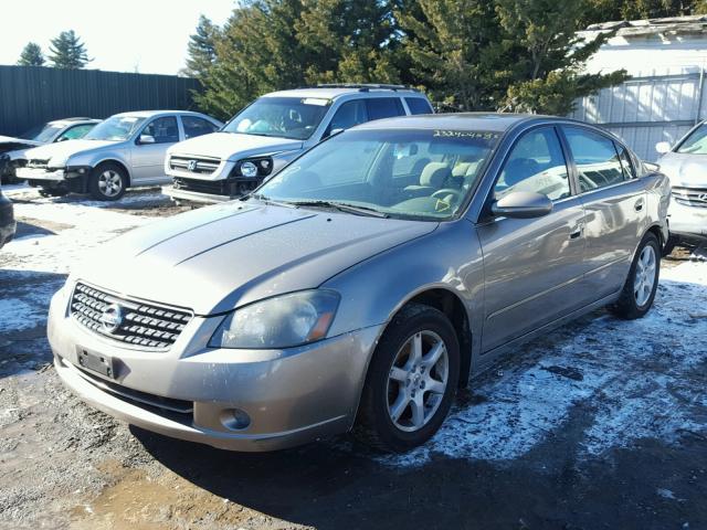 1N4AL11D45C232891 - 2005 NISSAN ALTIMA S GRAY photo 2