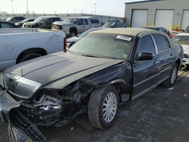 1LNHM81W14Y660415 - 2004 LINCOLN TOWN CAR E BLACK photo 2