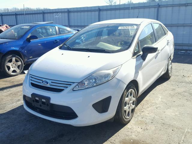 3FADP4BJ9BM226411 - 2011 FORD FIESTA SE WHITE photo 2