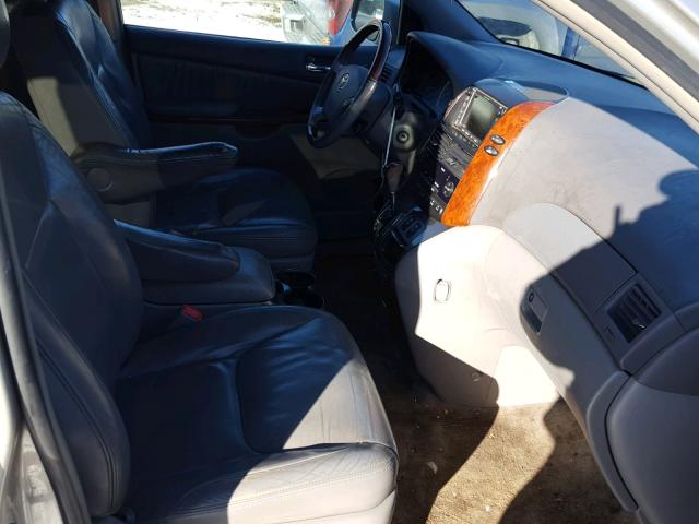 5TDBA22CX5S041779 - 2005 TOYOTA SIENNA XLE SILVER photo 5