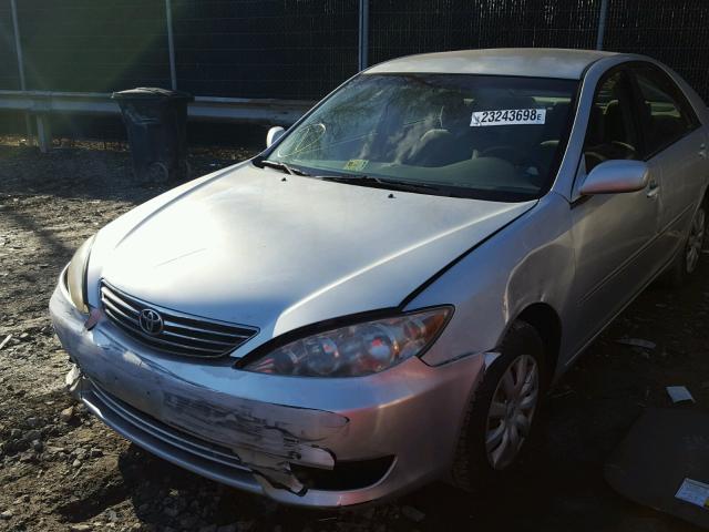 JTDBE30KX63059111 - 2006 TOYOTA CAMRY LE SILVER photo 2