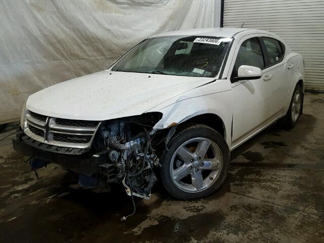 1B3BD2FG5BN572301 - 2011 DODGE AVENGER LU WHITE photo 2