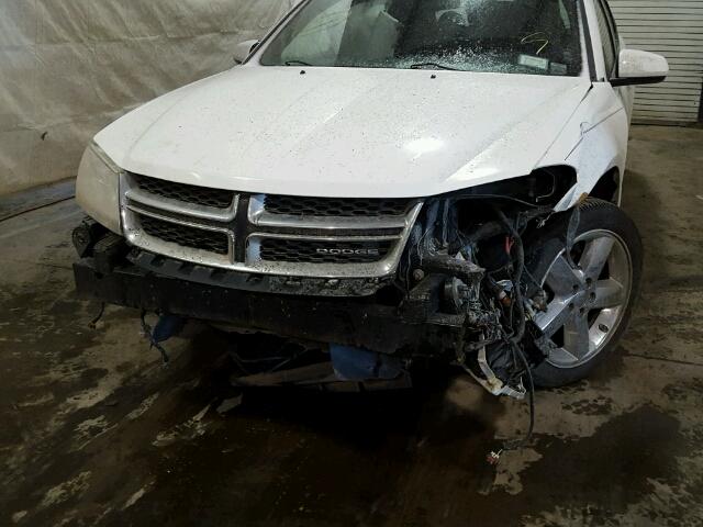 1B3BD2FG5BN572301 - 2011 DODGE AVENGER LU WHITE photo 9