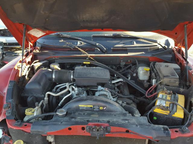 1D7HE48N95S234473 - 2005 DODGE DAKOTA QUA RED photo 7