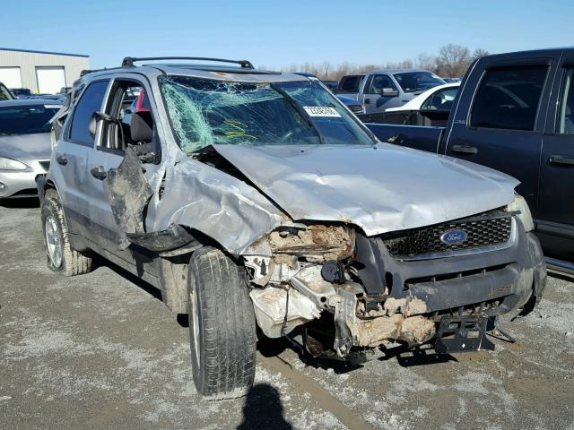 1FMYU03143KA92245 - 2003 FORD ESCAPE XLT SILVER photo 1