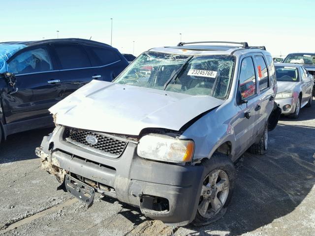 1FMYU03143KA92245 - 2003 FORD ESCAPE XLT SILVER photo 2