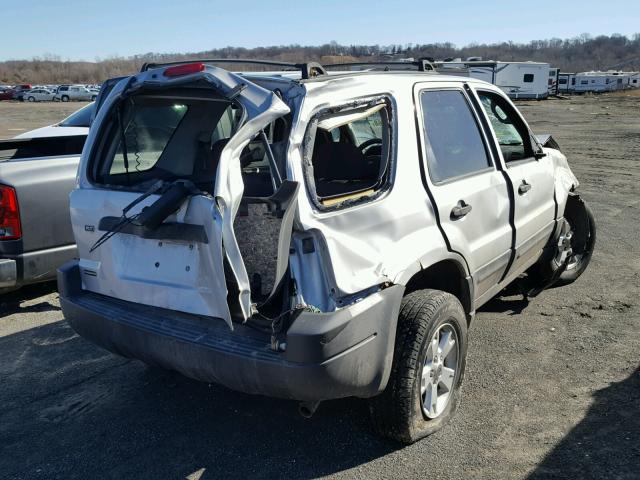 1FMYU03143KA92245 - 2003 FORD ESCAPE XLT SILVER photo 4