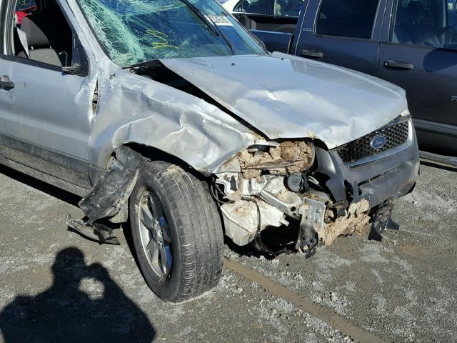 1FMYU03143KA92245 - 2003 FORD ESCAPE XLT SILVER photo 9