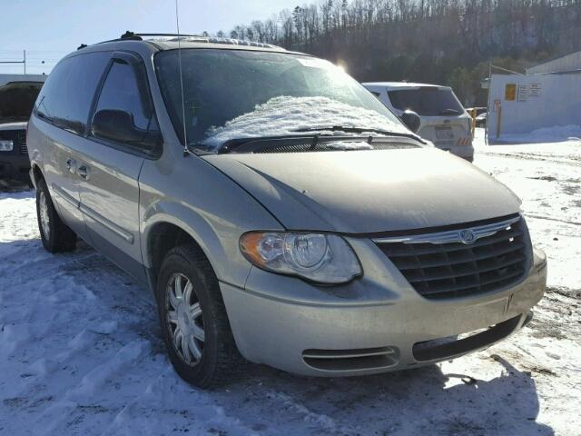 2C4GP54L55R534958 - 2005 CHRYSLER TOWN & COU GOLD photo 1