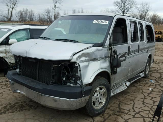 1GBFG15T651226709 - 2005 CHEVROLET EXPRESS G1 WHITE photo 2