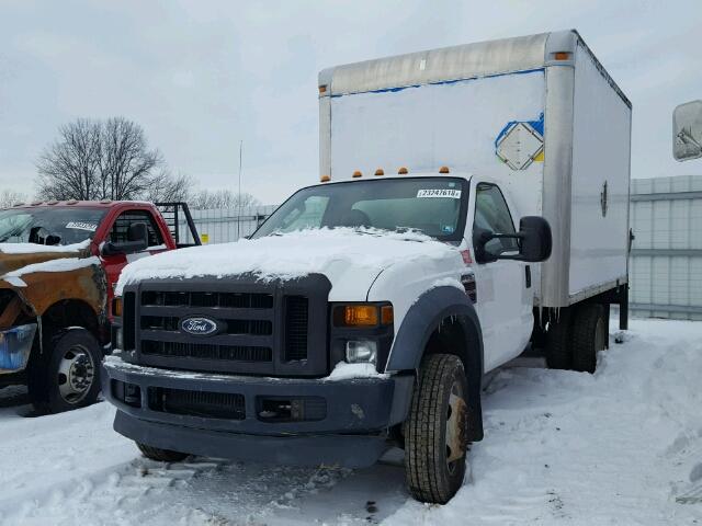 1FDAF56R38EE62391 - 2008 FORD F550 SUPER WHITE photo 2