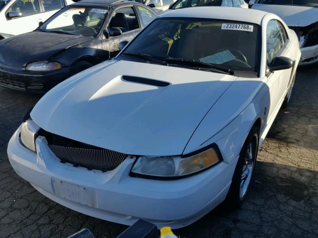 1FAFP40401F170993 - 2001 FORD MUSTANG WHITE photo 2