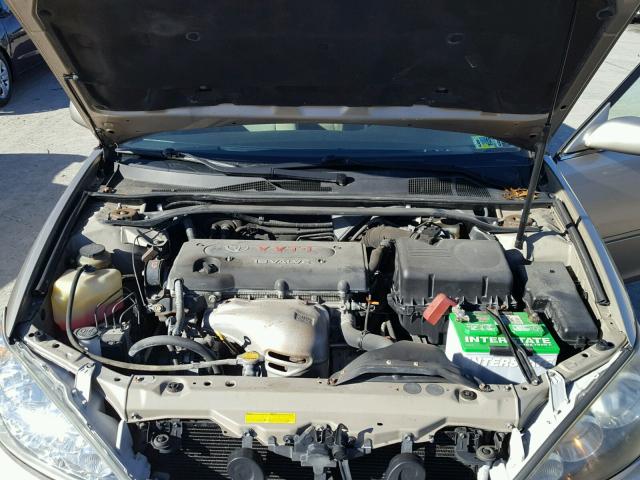JTDBE32K453034149 - 2005 TOYOTA CAMRY LE GOLD photo 7