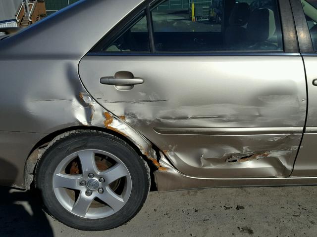 JTDBE32K453034149 - 2005 TOYOTA CAMRY LE GOLD photo 9