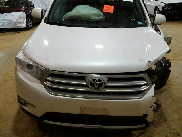 5TDZK3EH8DS114090 - 2013 TOYOTA HIGHLANDER WHITE photo 7