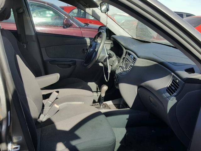 KNADH4A35A6673159 - 2010 KIA RIO LX Մոխրագույն լուսանկար 5