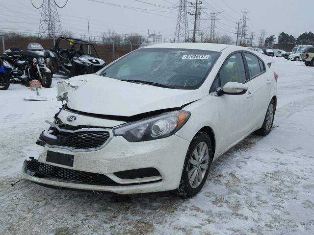 KNAFX4A67F5382018 - 2015 KIA FORTE LX WHITE photo 2