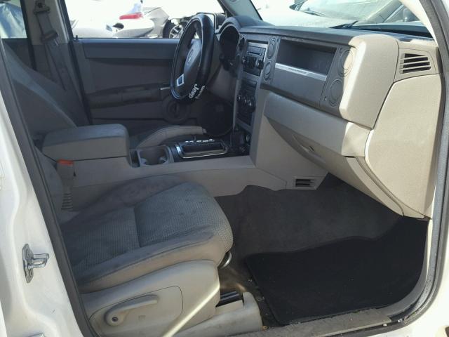 1J8HH48K58C145885 - 2008 JEEP COMMANDER WHITE photo 5