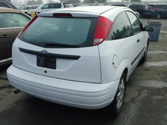 3FAFP31371R182187 - 2001 FORD FOCUS ZX3 WHITE photo 4