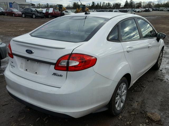 3FADP4BJ6BM227810 - 2011 FORD FIESTA SE WHITE photo 4