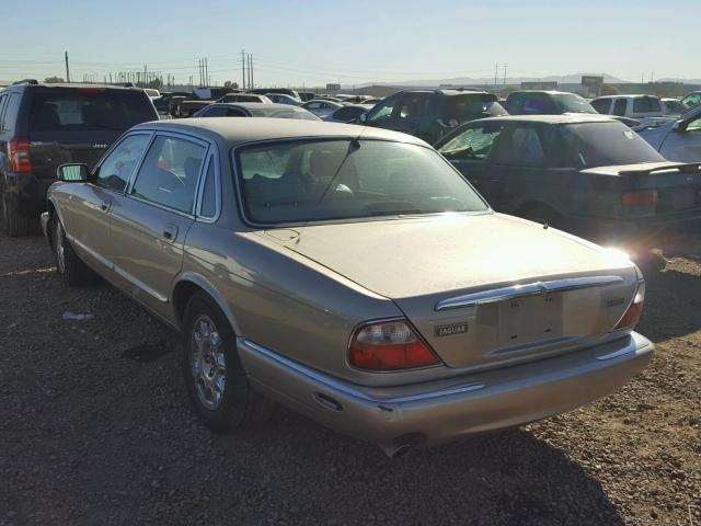 SAJHX624XWC840068 - 1998 JAGUAR XJ8 L TAN photo 3