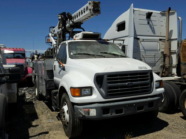 3FDXF75H8YMA31554 - 2000 FORD F750 SUPER WHITE photo 1