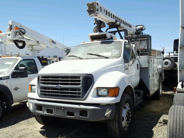 3FDXF75H8YMA31554 - 2000 FORD F750 SUPER WHITE photo 2