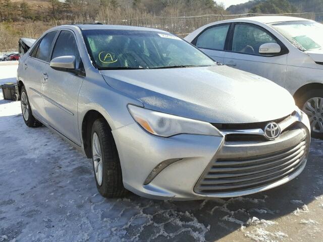 4T4BF1FK8FR498635 - 2015 TOYOTA CAMRY LE SILVER photo 1